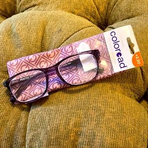 Coloread by Foster Grant NWT reading glasses and coordinating case.